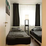 Moeblierte 3-zimmer-wohnung Nahe Duesseldorf In Duisburg-sued *