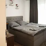 Moeblierte 3-zimmer-wohnung Nahe Duesseldorf In Duisburg-sued Apartment Duisburg