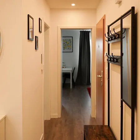 Apartment Moeblierte 3-zimmer-wohnung Nahe Duesseldorf In Duisburg-sued Duisburg