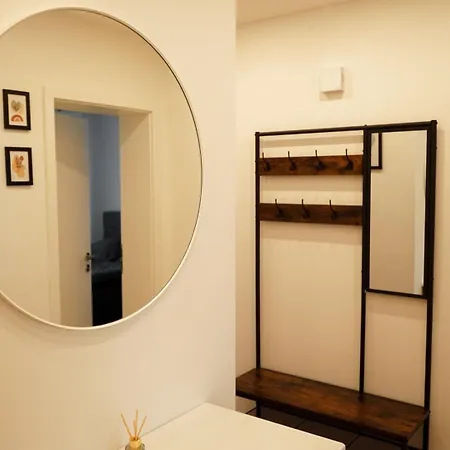 아파트 Moeblierte 3-zimmer-wohnung Nahe Duesseldorf In Duisburg-sued 뒤스부르크