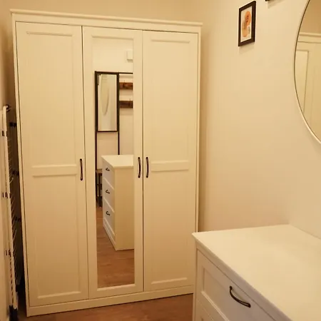 Möblierte 3-zimmer-wohnung Nahe Düsseldorf In Duisburg-süd Apartment