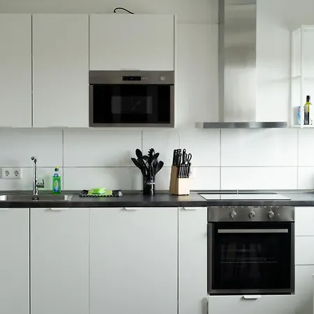 Moeblierte 3-zimmer-wohnung Nahe Duesseldorf In Duisburg-sued 아파트 *