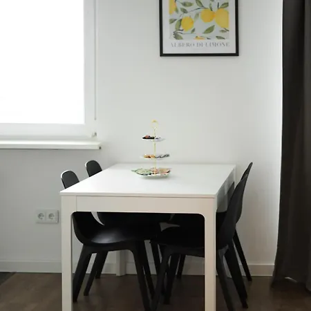 Apartment Moeblierte 3-zimmer-wohnung Nahe Duesseldorf In Duisburg-sued *