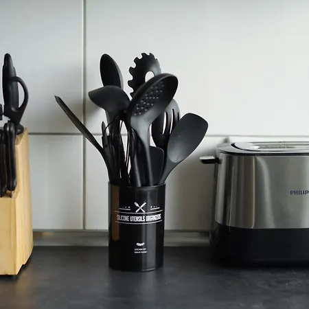 Moeblierte 3-zimmer-wohnung Nahe Duesseldorf In Duisburg-sued 뒤스부르크