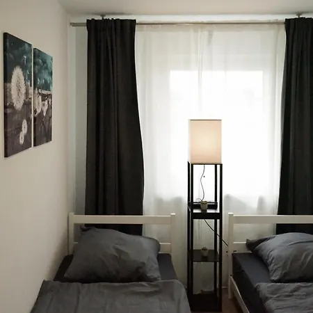 Moeblierte 3-zimmer-wohnung Nahe Duesseldorf In Duisburg-sued Apartament *