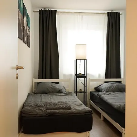 Moeblierte 3-zimmer-wohnung Nahe Duesseldorf In Duisburg-sued *