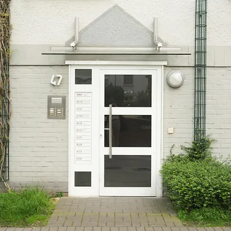 Apartmán 3-Zimmer-Wohnung Mit Balkon Und Parkplatz In Duisburg Nahe Duesseldorf *