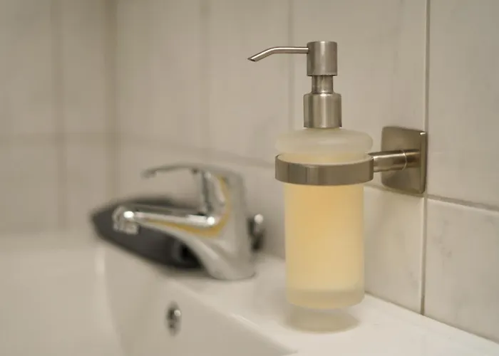 Moeblierte 3-zimmer-wohnung Nahe Duesseldorf In Duisburg-sued Apartament Duisburg