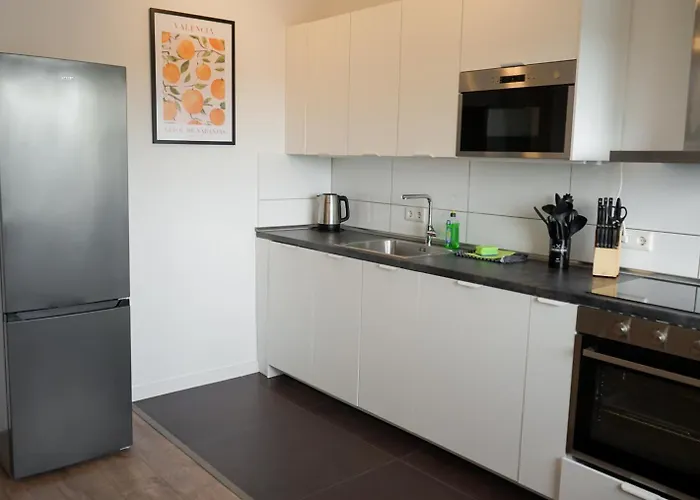 Moeblierte 3-zimmer-wohnung Nahe Duesseldorf In Duisburg-sued * Duisburgo