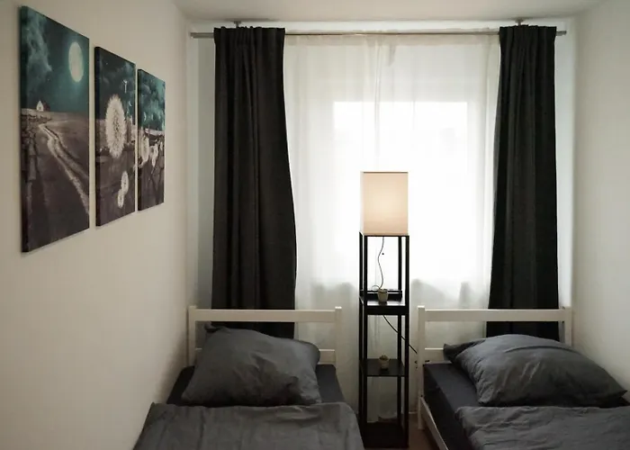 Moeblierte 3-zimmer-wohnung Nahe Duesseldorf In Duisburg-sued Apartament *